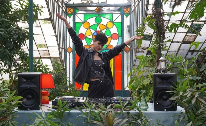 Houseplant 023 - Yas Meen Selectress