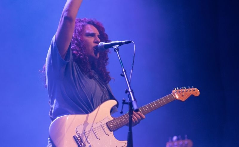 Cheen’s ‘Felous Ala Gamb’ is an Electro-Rock Takedown of Capitalism