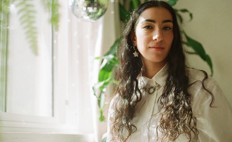 Niloo Revives 70s Iranian Pop Nostalgia on Dreamy New Single ‘Nessa’