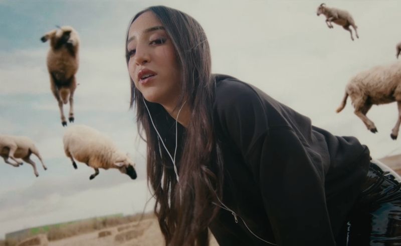 Moroccan Artist Kawtar Locks Into a Shimmering Pop Groove on ‘Njoum'