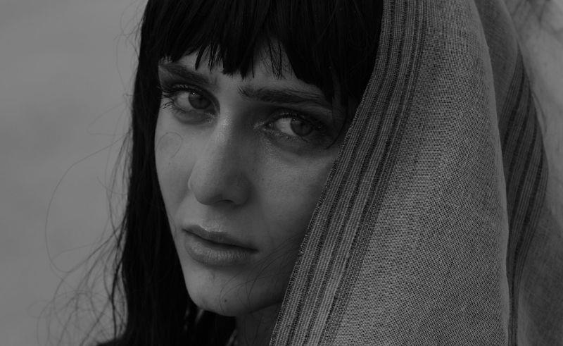 Canadian-Iranian Artist Rubina Embraces the Duality of Life in 'Darya'
