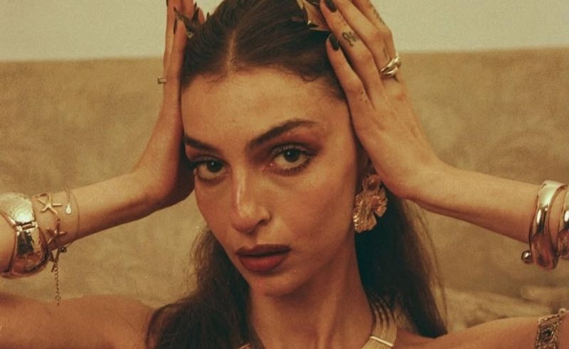 Shams Revisits 2008’s Lovesick Arabic Pop on New Single ‘3enaya’