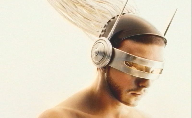 'Fade Out' by VAYNE & Ashkan Kagan Mourns Love in the Digital Age